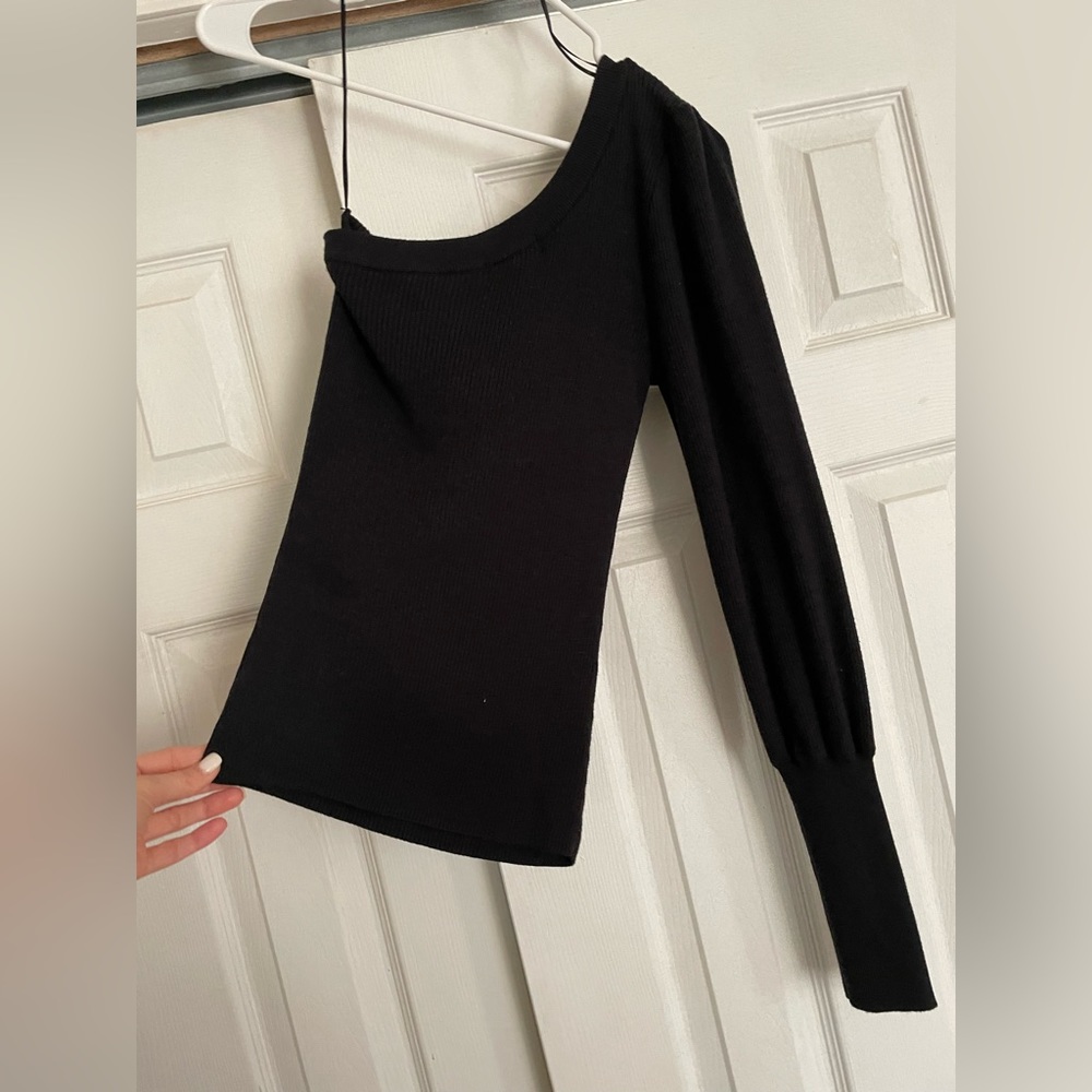 NWT Sanctuary Size S long sleeve ribbed black sweater (one sleeved)